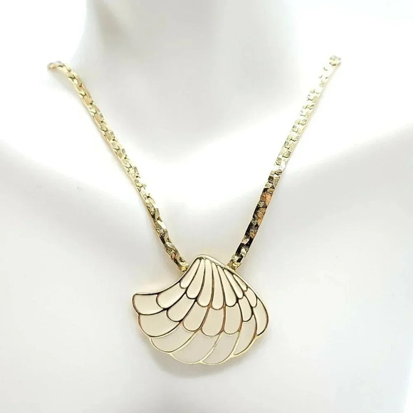 TRIFARI 1980s Cream Beige Enamel Shell Pendant Ear - Picture 2 of 5